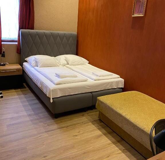 اتاق استاندارد, Malom Club Panzió