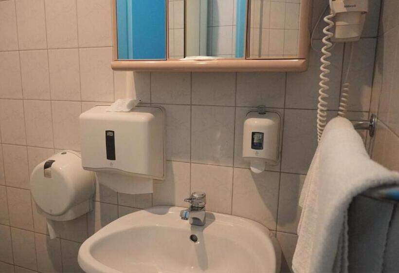 اتاق استاندارد, Club Haus 502 Kalocsa
