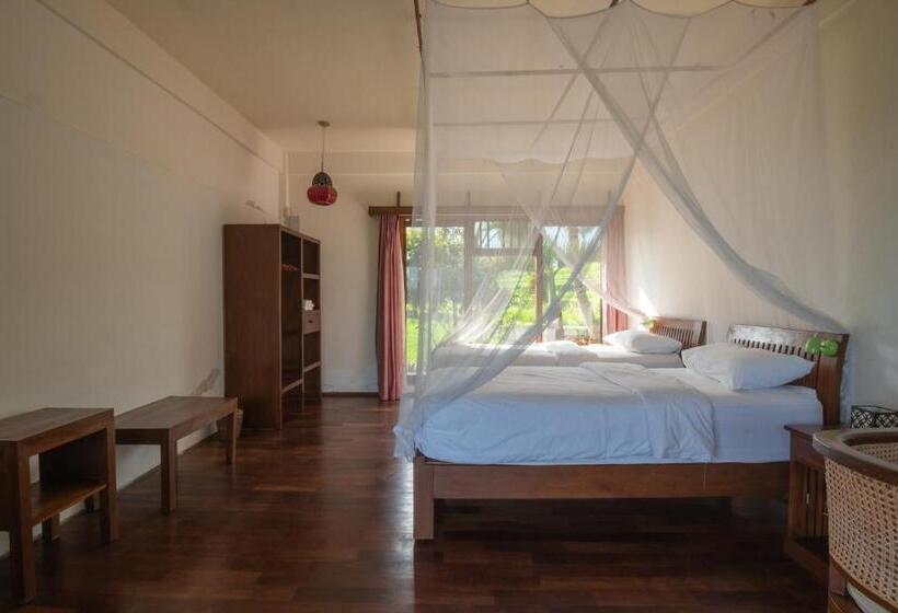 اتاق استاندارد با چشم‌انداز باغ, Lesong Hotel And Restaurant