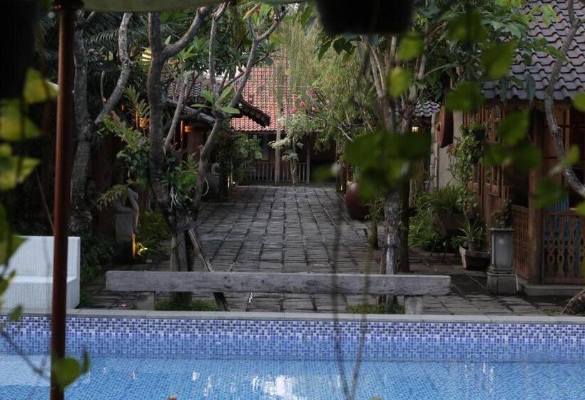 سوییت, Warisan Heritage Boutique