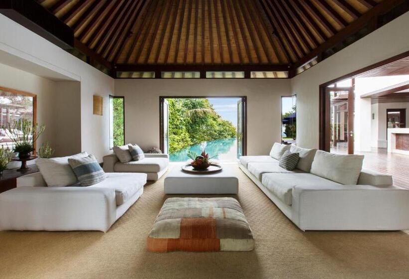 سوییت جونیور, The Ungasan Clifftop Resort