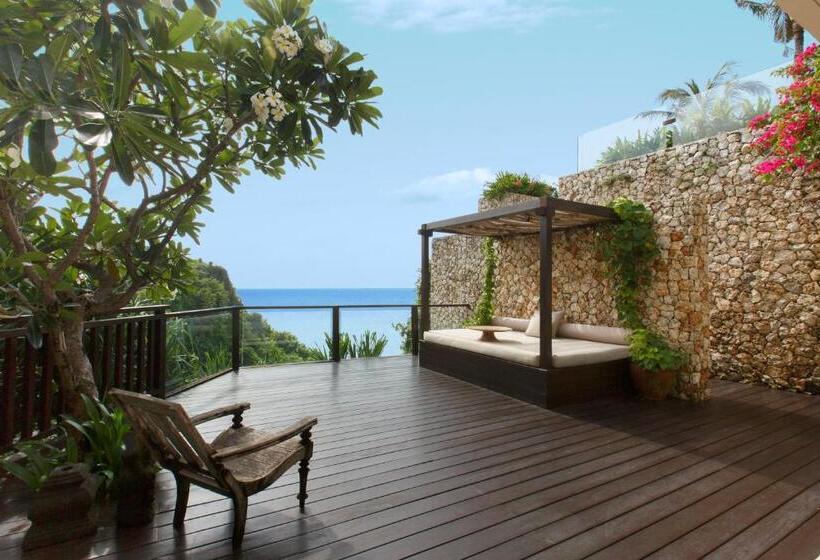 ویلای 5 خوابه, The Ungasan Clifftop Resort