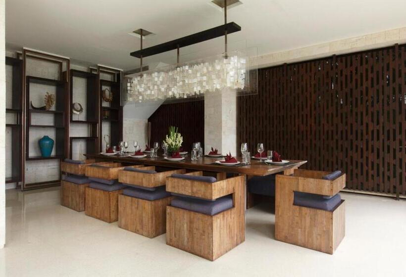 ویلای 3 خوابه, The Ungasan Clifftop Resort