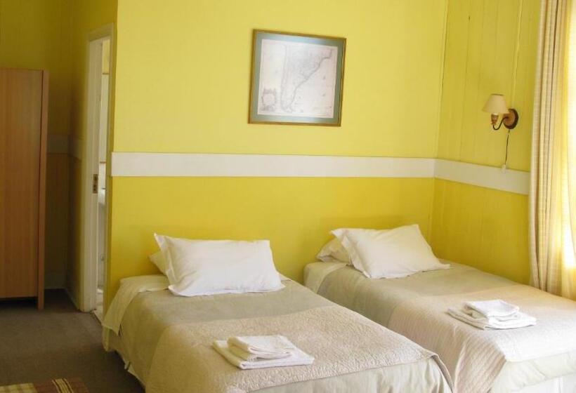 اتاق استاندارد چهار تخته, Yendegaia House