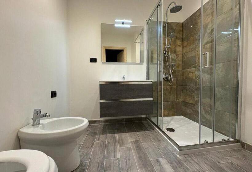 Economy Triple Room, Il Pontefice Luxury