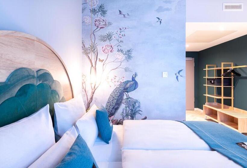 اتاق لوکس سه تخته, Holiday Inn   The Niu, Flower Konstanz, An Ihg