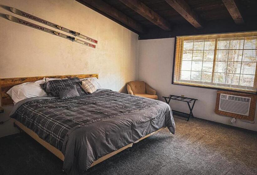اتاق لوکس با تخت بزرگ, Whitecap Mountains Resort
