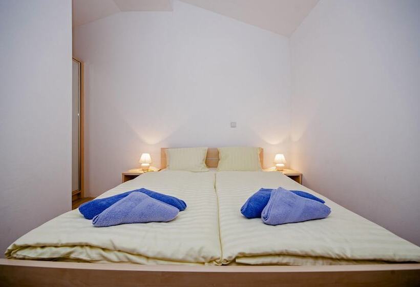 آپارتمان 2 خوابه, Apartments And Room Marko