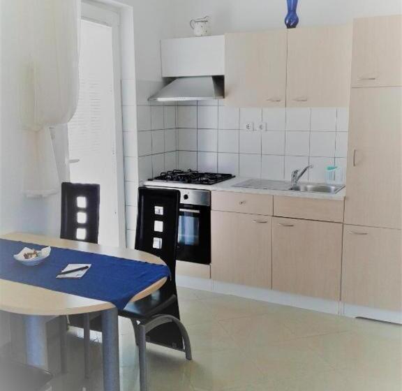 آپارتمان 1 خوابه, Apartments And Room Marko
