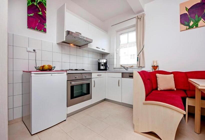 آپارتمان 1 خوابه با تراس, Apartments And Room Marko
