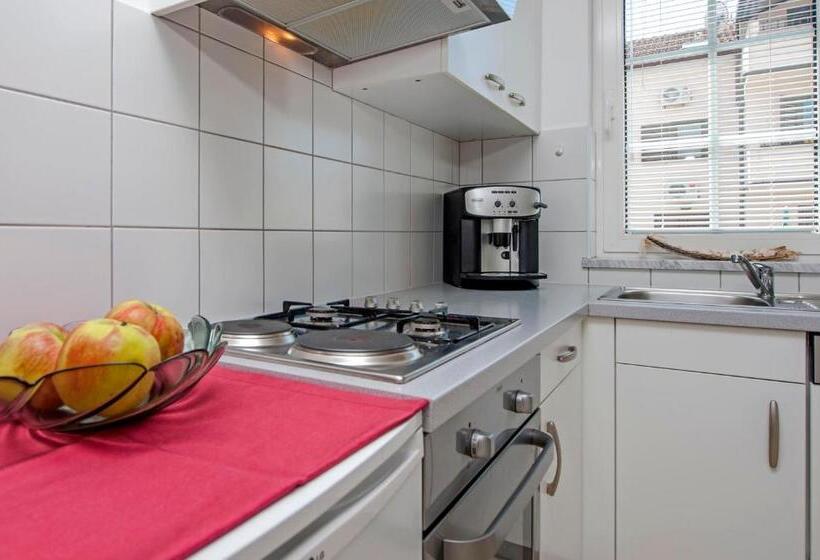 آپارتمان 1 خوابه با تراس, Apartments And Room Marko