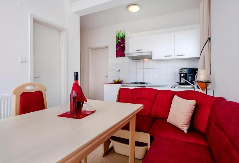 آپارتمان 1 خوابه با تراس, Apartments And Room Marko