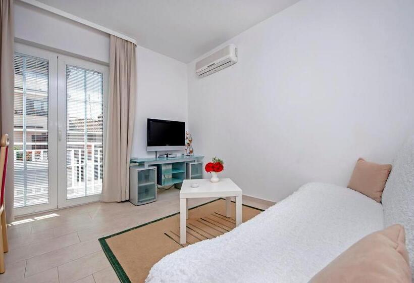 آپارتمان 1 خوابه با تراس, Apartments And Room Marko