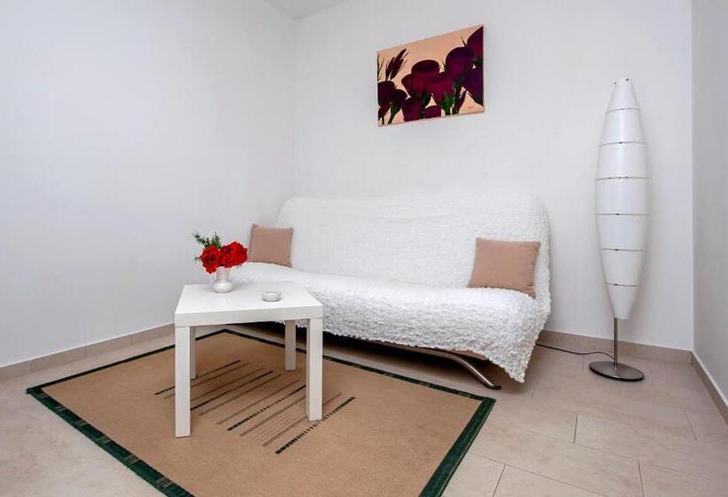 آپارتمان 1 خوابه با تراس, Apartments And Room Marko