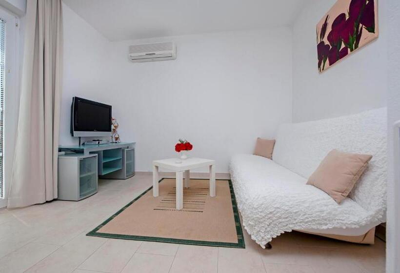 آپارتمان 1 خوابه با تراس, Apartments And Room Marko
