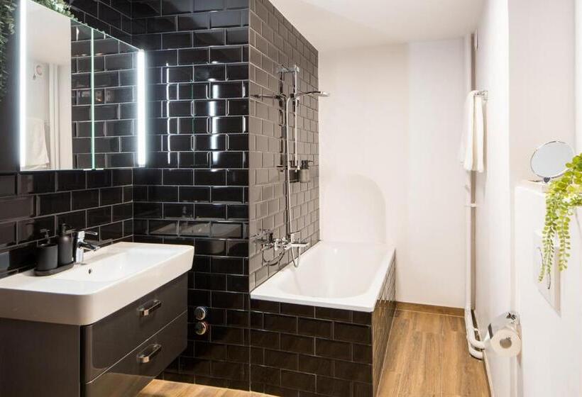 Люкс, Marché 28 Guesthouse