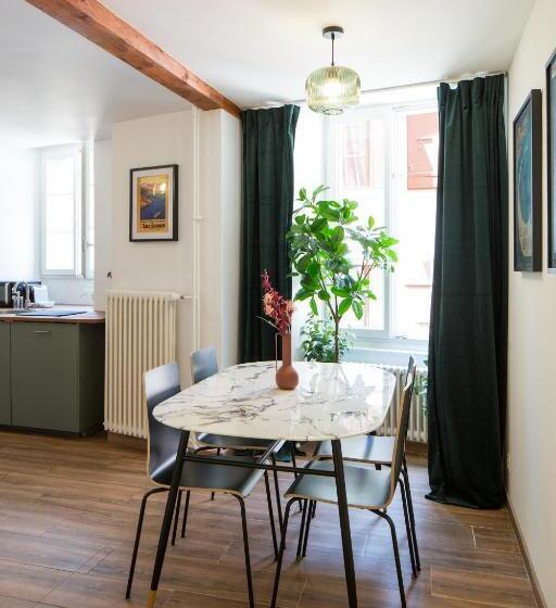 Люкс, Marché 28 Guesthouse