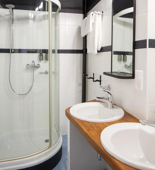 Люкс 2 Спальни, Marché 28 Guesthouse
