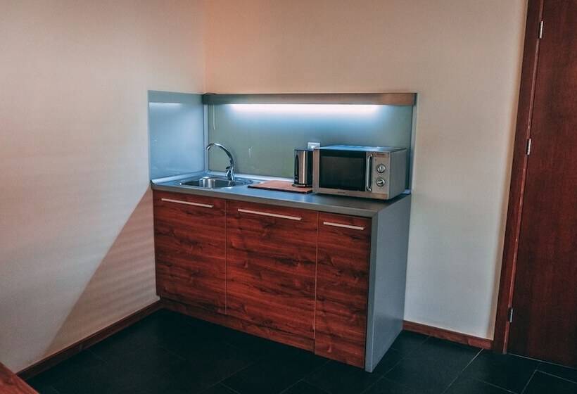 استودیو استاندارد با چشم‌انداز دریا و بالکن, Design Hotel Logatero