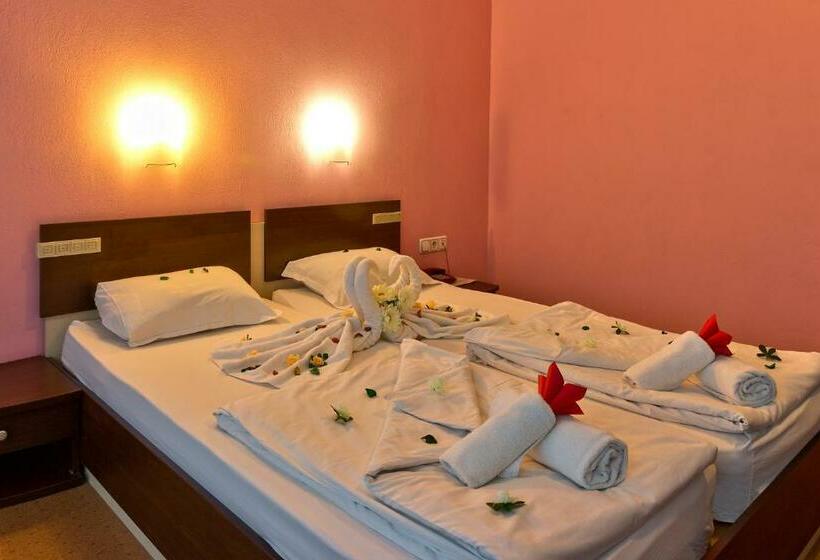 اتاق استاندارد, Family Hotel Gabrovo