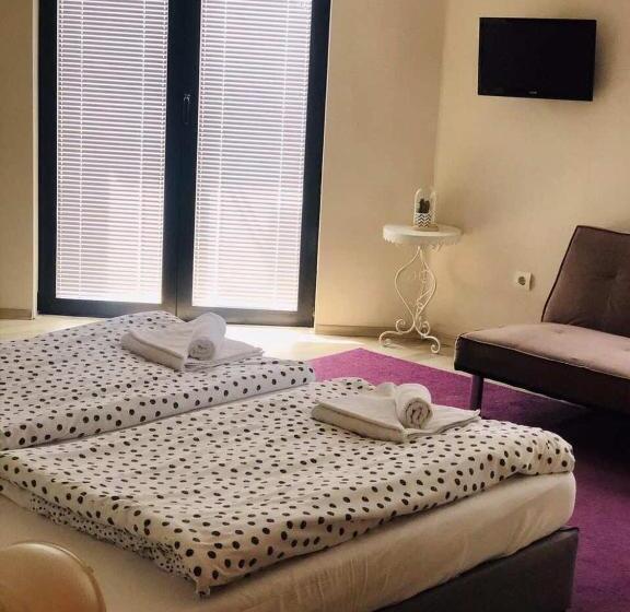 اتاق استاندارد, Executive Rooms And Suites Play