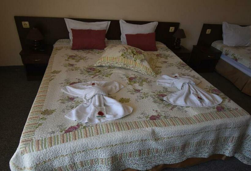 اتاق استاندارد سه نفره, Family Hotel Kandrovi
