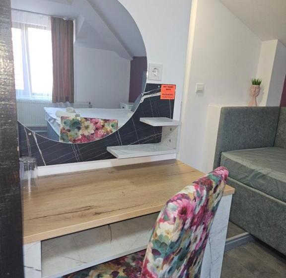 اتاق استاندارد سه نفره, Priyateli   Friends
