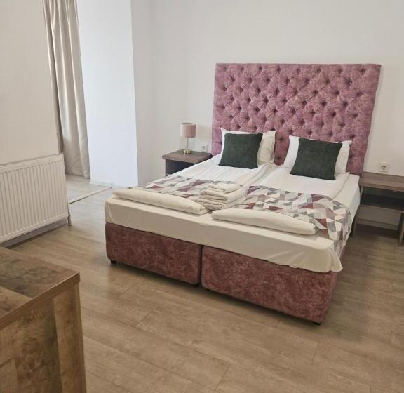 Suite with Terrace, Priyateli   Friends