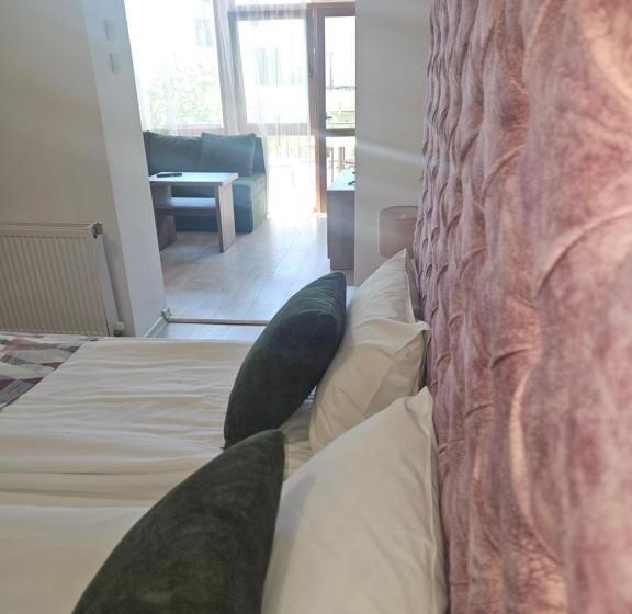 Suite with Terrace, Priyateli   Friends