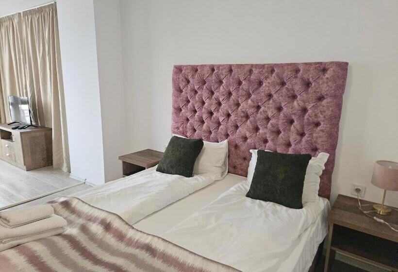 Suite with Terrace, Priyateli   Friends