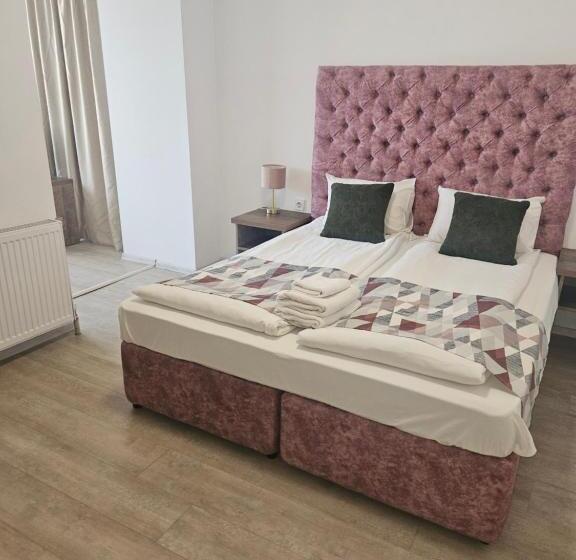 Suite with Terrace, Priyateli   Friends
