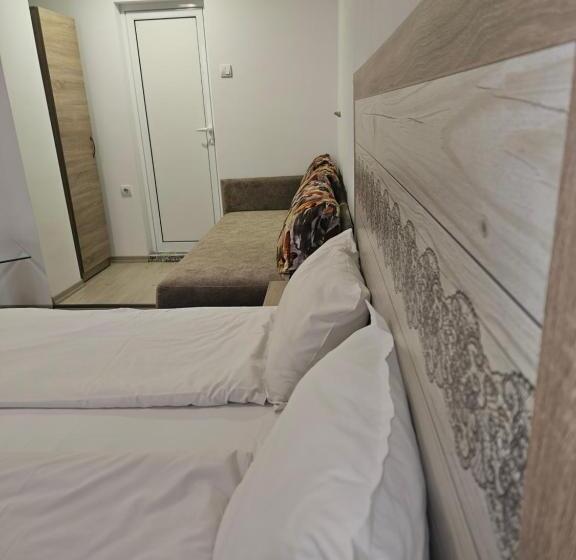 Standard Triple Room with Terrace, Priyateli   Friends