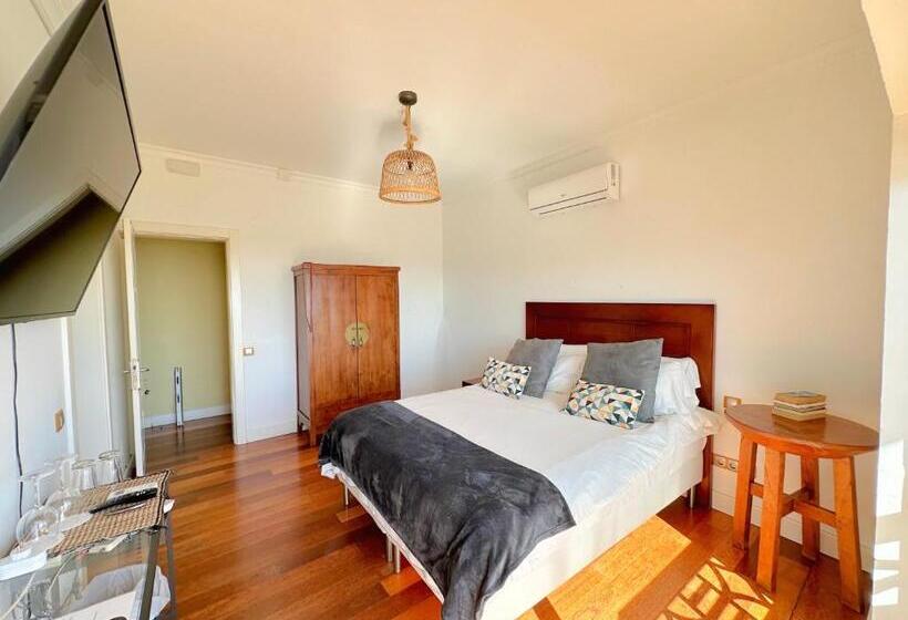 اتاق استاندارد با بالکن و چشم‌انداز دریا, Villa Dama By Airnest