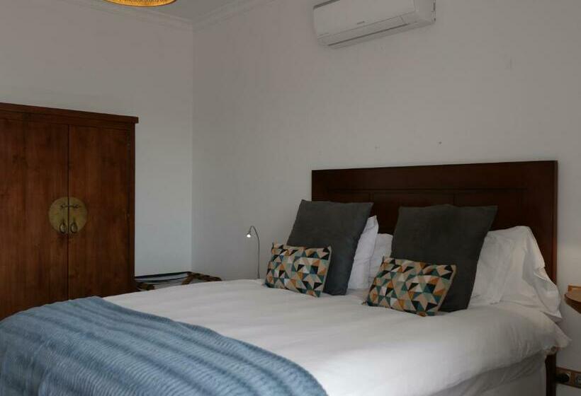 اتاق استاندارد با بالکن و چشم‌انداز دریا, Villa Dama By Airnest