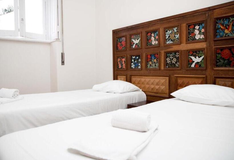 اتاق استاندارد با سرویس بهداشتی مشترک, Sant Jordi Hostels Lisbon