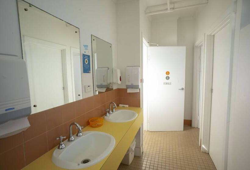 اتاق استاندارد سه تخته با سرویس بهداشتی مشترک, Port Elliot Beach House Yha Hostel