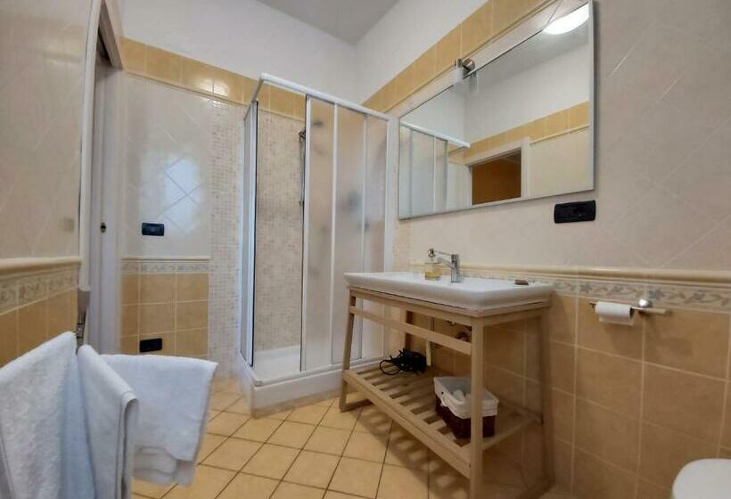 اتاق راحتی با چشم‌انداز استخر, Agriturismo   B&b L Acquacotta
