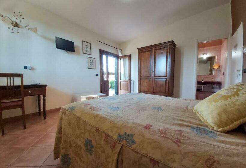 اتاق راحتی با چشم‌انداز استخر, Agriturismo   B&b L Acquacotta