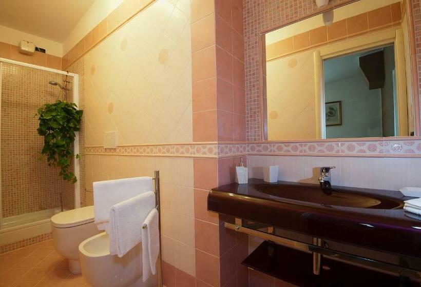 اتاق راحتی با چشم‌انداز استخر, Agriturismo   B&b L Acquacotta