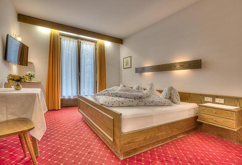 اتاق استاندارد سه نفره, Garnì Bel Air