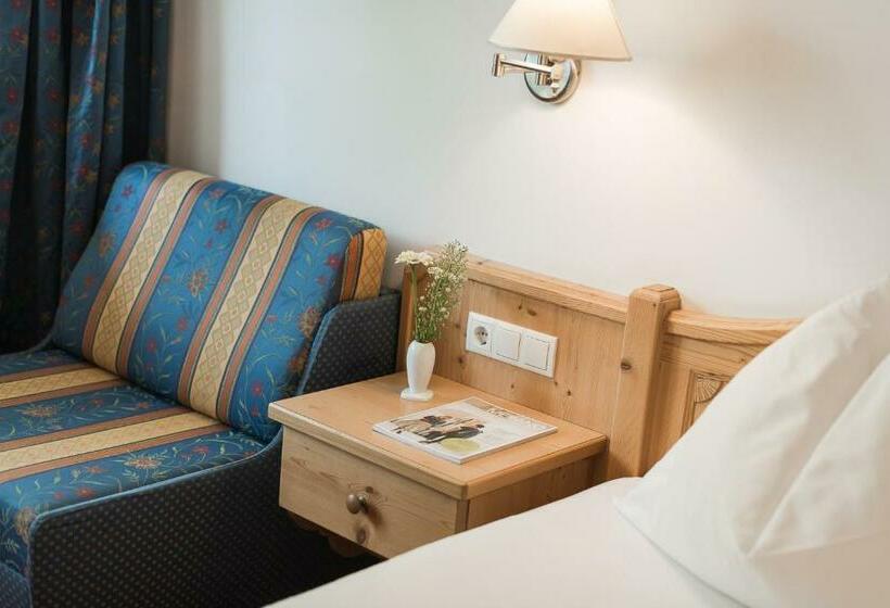 سوئیت جونیور با چشم‌انداز کوهستان, Park Hotel Villa Etschland