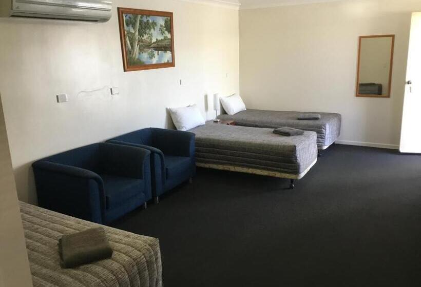 اتاق خانوادگی, Charleville Waltzing Matilda Motor Inn