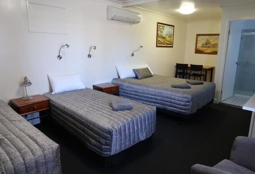 اتاق خانوادگی, Charleville Waltzing Matilda Motor Inn