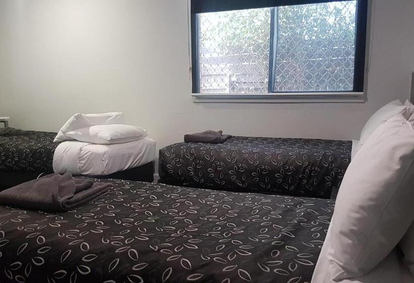 اتاق خانوادگی, Motel24seven And Apartments