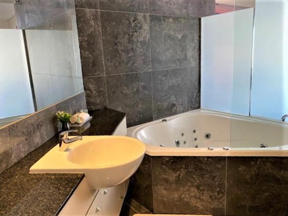 1 Bedroom Deluxe Apartment Sea View, Ocean Views Resort Caloundra