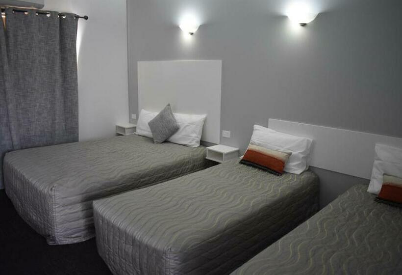 اتاق خانوادگی, Riviana Motel