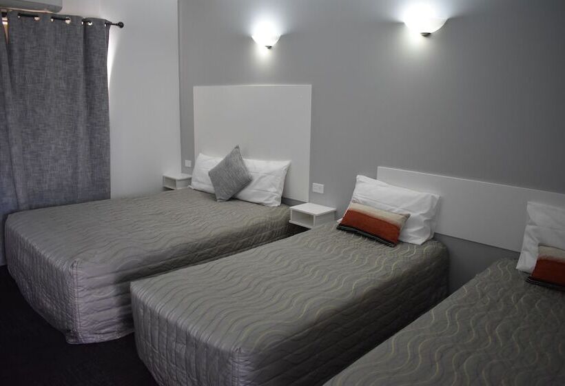 اتاق خانوادگی, Riviana Motel