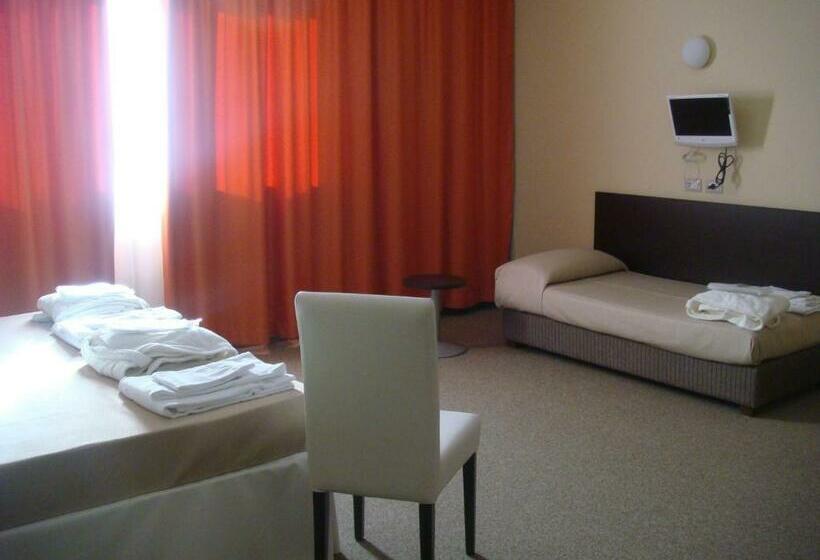 اتاق استاندارد سه نفره, Santa Loja Hotel Residence