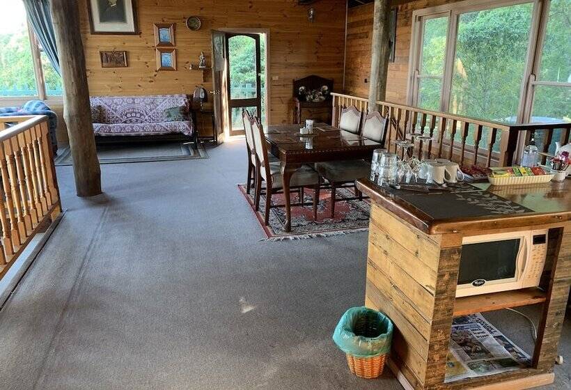1 Bedroom Penthouse Apartment, The Goat And Goose Bed & Breakfast