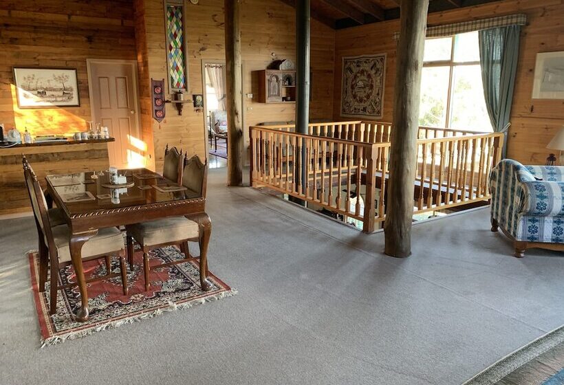 1 Bedroom Penthouse Apartment, The Goat And Goose Bed & Breakfast